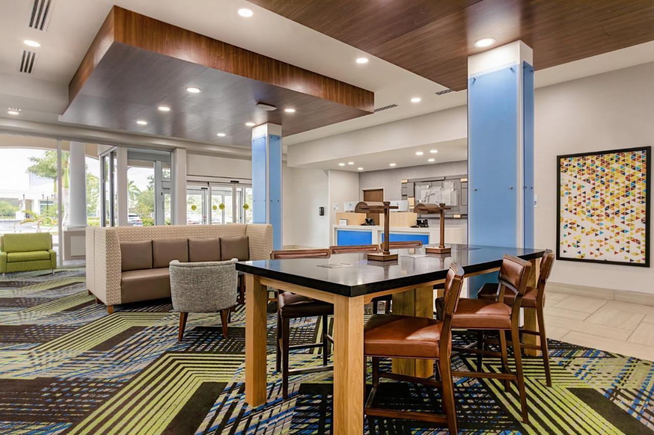 Holiday Inn Express & Suites - Miramar By Ihg Exterior foto