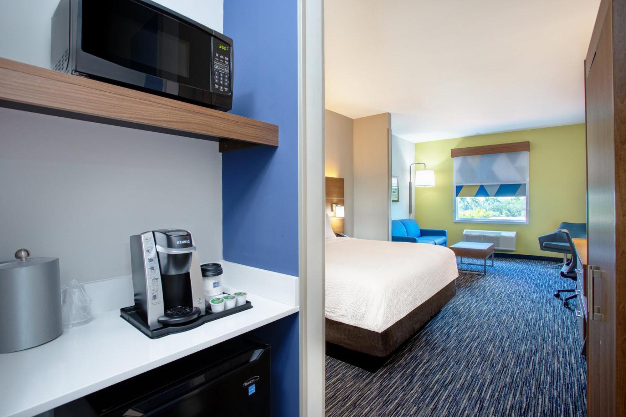 Holiday Inn Express & Suites - Miramar By Ihg Exterior foto