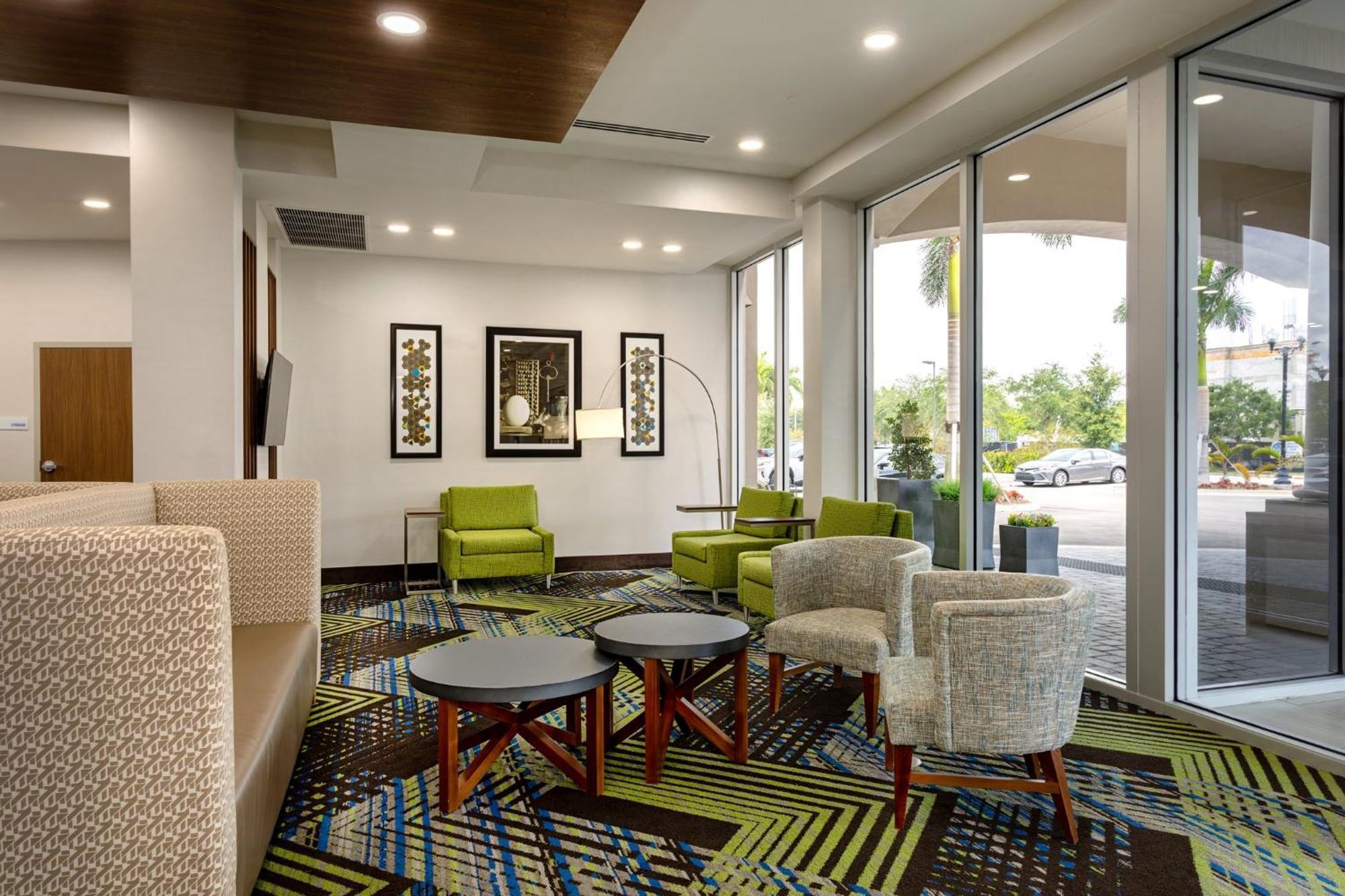 Holiday Inn Express & Suites - Miramar By Ihg Exterior foto